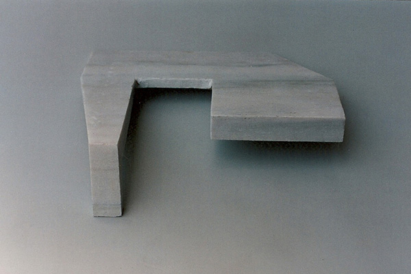Gabriel_Diaz-1997-Escultura-Pilano_inclinado-marmol-3