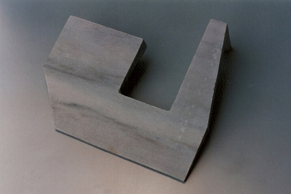 Gabriel_Diaz-1997-Escultura-Pilano_inclinado-marmol-4
