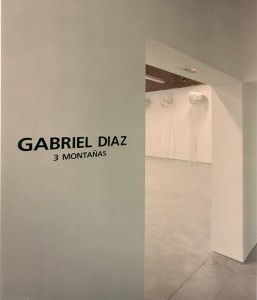 Gabriel_Diaz-Exposición-2001-Tres_Montañas-Galeria_Moises_Perez_Albeniz-1