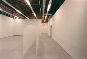 Gabriel_Diaz-Exposición-2001-Tres_Montañas-Galeria_Moises_Perez_Albeniz-4